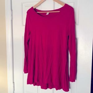 Soft and flowy high low top. Back is longer than front hem. EUC